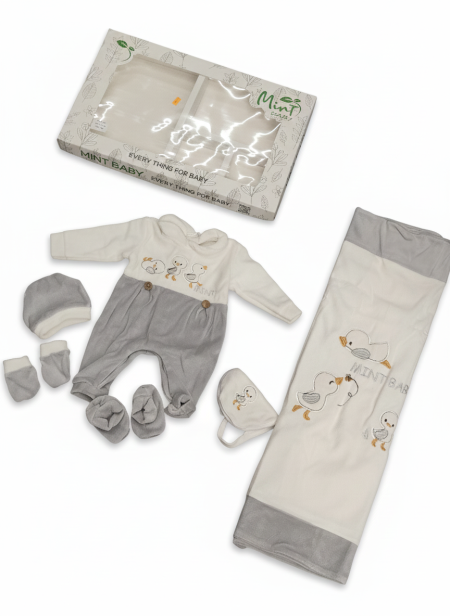 طقم بيبي نيوبورن