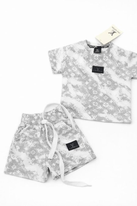 طقم بيبي ل2سنه ونصف لويز فيتون